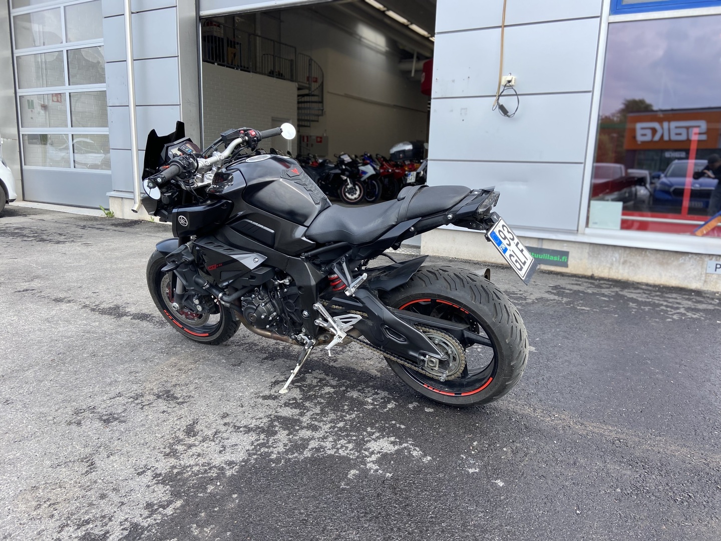 Yamaha - MT-10 - // Acrapovic / Shifteri / Huoltokirja / TCS / Vakkari // - Moottoripyörä