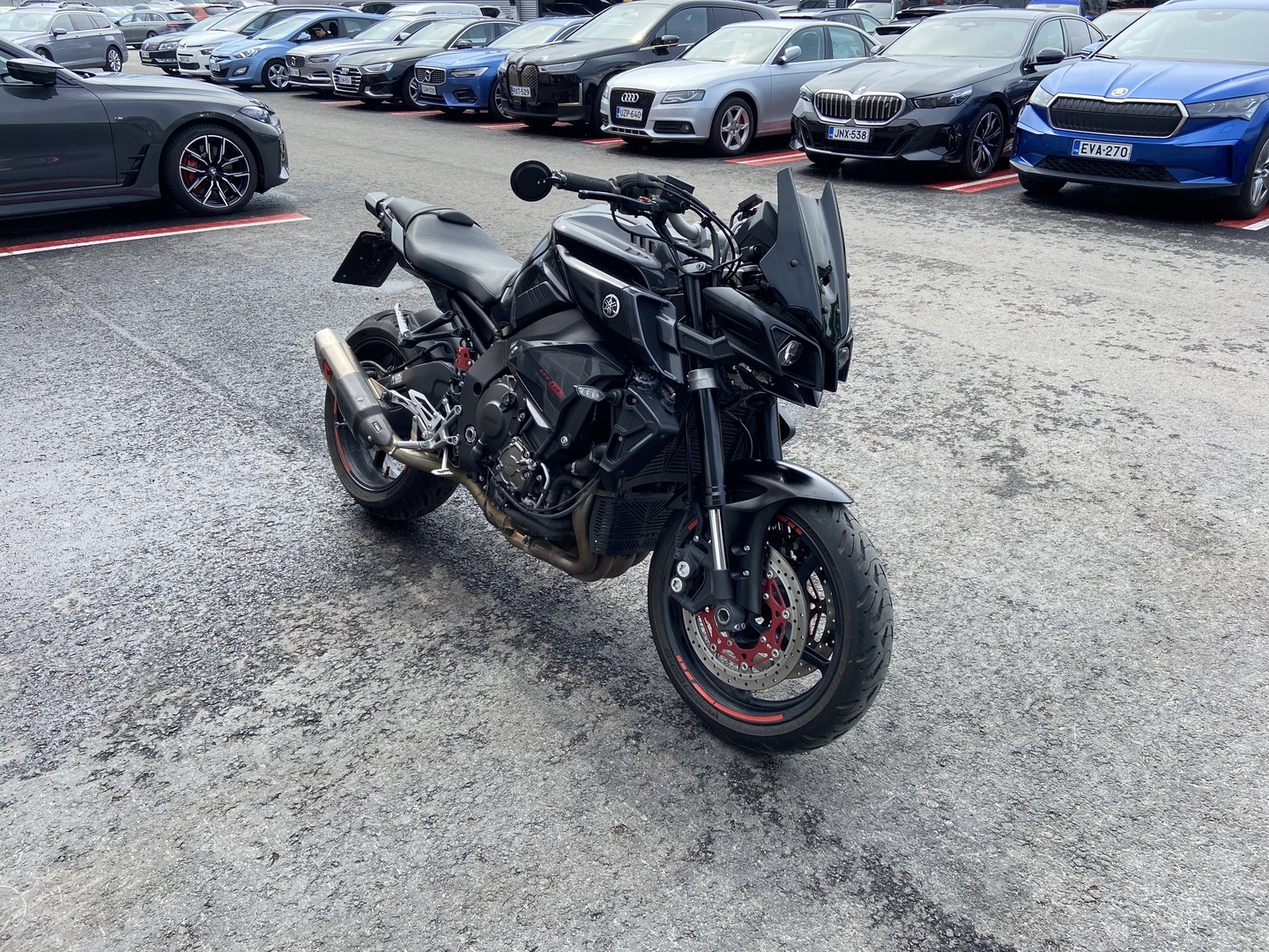 Yamaha - MT-10 - // Acrapovic / Shifteri / Huoltokirja / TCS / Vakkari // - Moottoripyörä