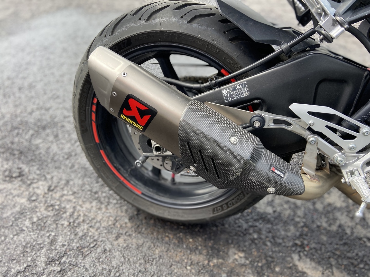Yamaha - MT-10 - // Acrapovic / Shifteri / Huoltokirja / TCS / Vakkari // - Moottoripyörä