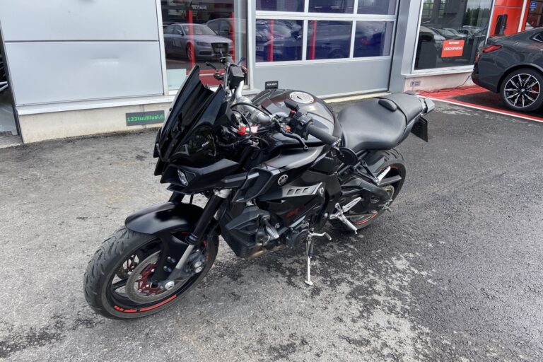 Yamaha - MT-10 - // Acrapovic / Shifteri / Huoltokirja / TCS / Vakkari // - Moottoripyörä