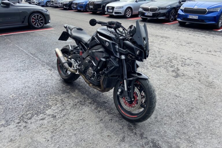 Yamaha - MT-10 - // Acrapovic / Shifteri / Huoltokirja / TCS / Vakkari // - Moottoripyörä