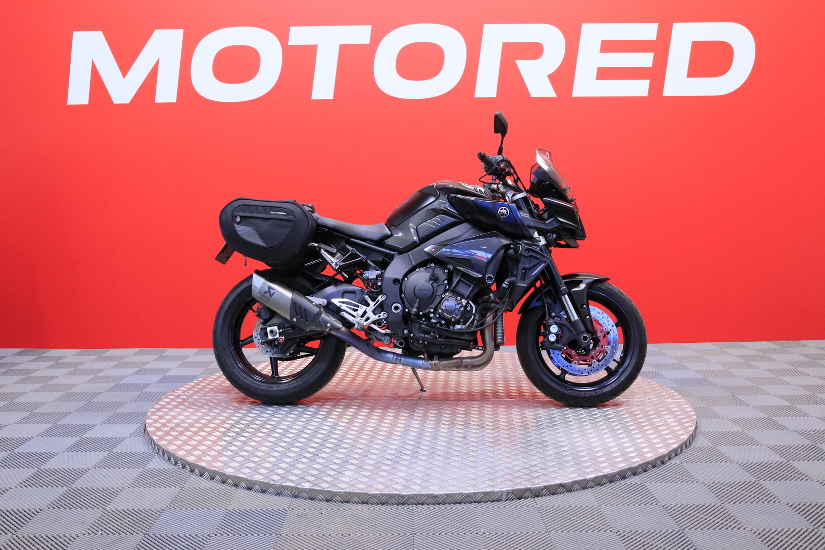 Yamaha - MT-10 - // Akrapovic / Shifter / Vakkari / Laukut // - Moottoripyörä