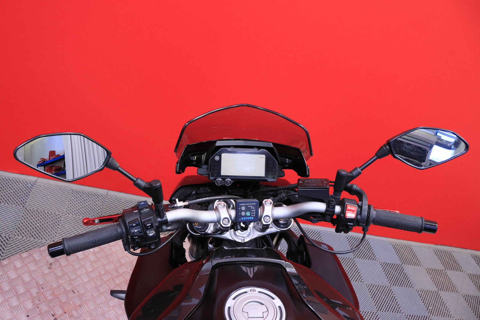 Yamaha - MT-10 - // Akrapovic / Shifter / Vakkari / Laukut // - Moottoripyörä