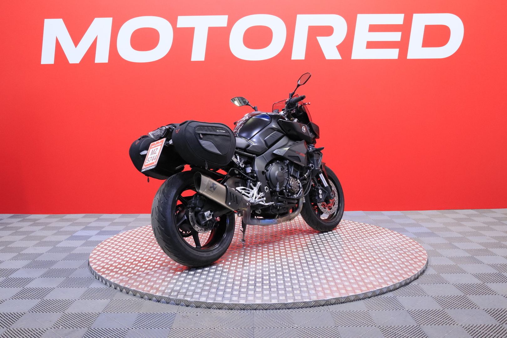 Yamaha - MT-10 - // Akrapovic / Shifter / Vakkari / Laukut // - Moottoripyörä