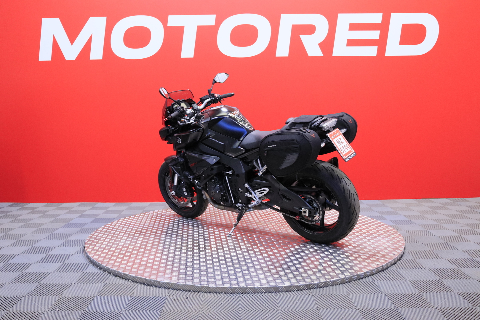 Yamaha - MT-10 - // Akrapovic / Shifter / Vakkari / Laukut // - Moottoripyörä