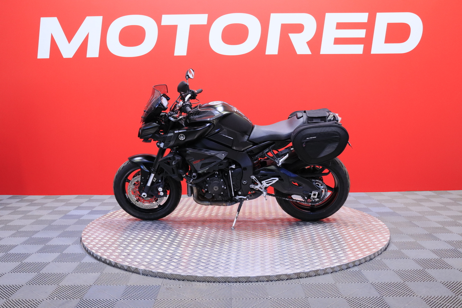 Yamaha - MT-10 - // Akrapovic / Shifter / Vakkari / Laukut // - Moottoripyörä
