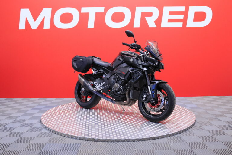 Yamaha - MT-10 - // Akrapovic / Shifter / Vakkari / Laukut // - Moottoripyörä