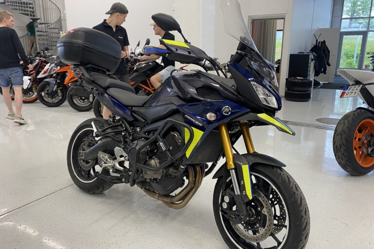 Yamaha - TRACER - 900 / JUURI SAAPUNUT / Huoltokirja löytyy - Moottoripyörä
