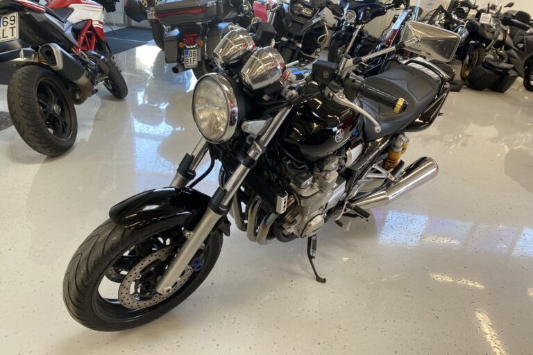 Yamaha XJR