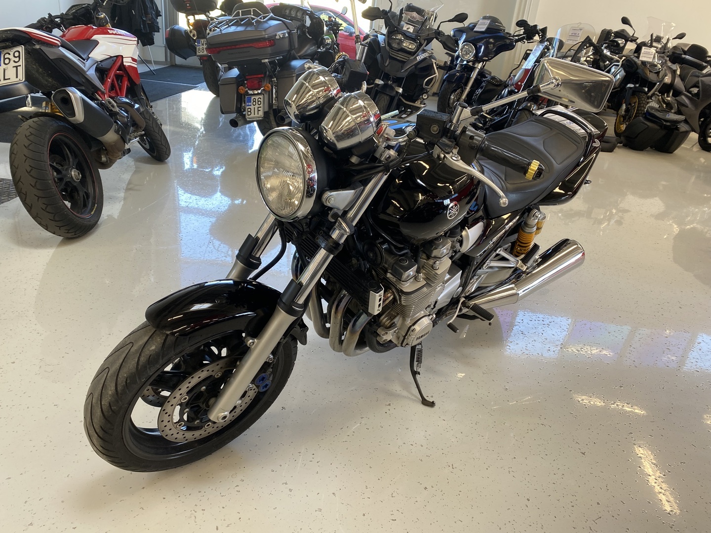 Yamaha - XJR - 1300 // Juuri saapunut! / 3x Laukut / Öhlins / Suomi-Pyörä // - Moottoripyörä