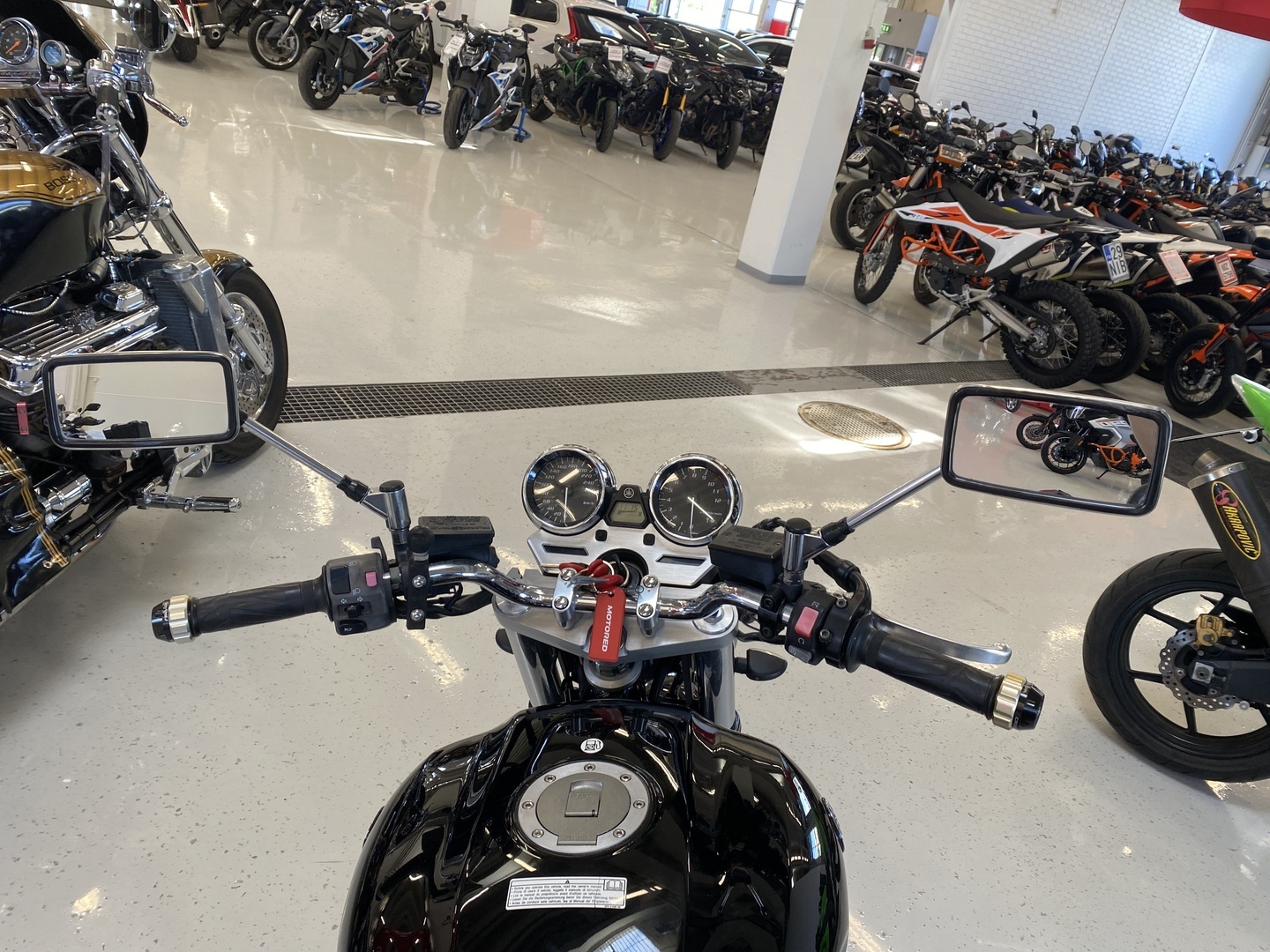 Yamaha - XJR - 1300 // Juuri saapunut! / 3x Laukut / Öhlins / Suomi-Pyörä // - Moottoripyörä