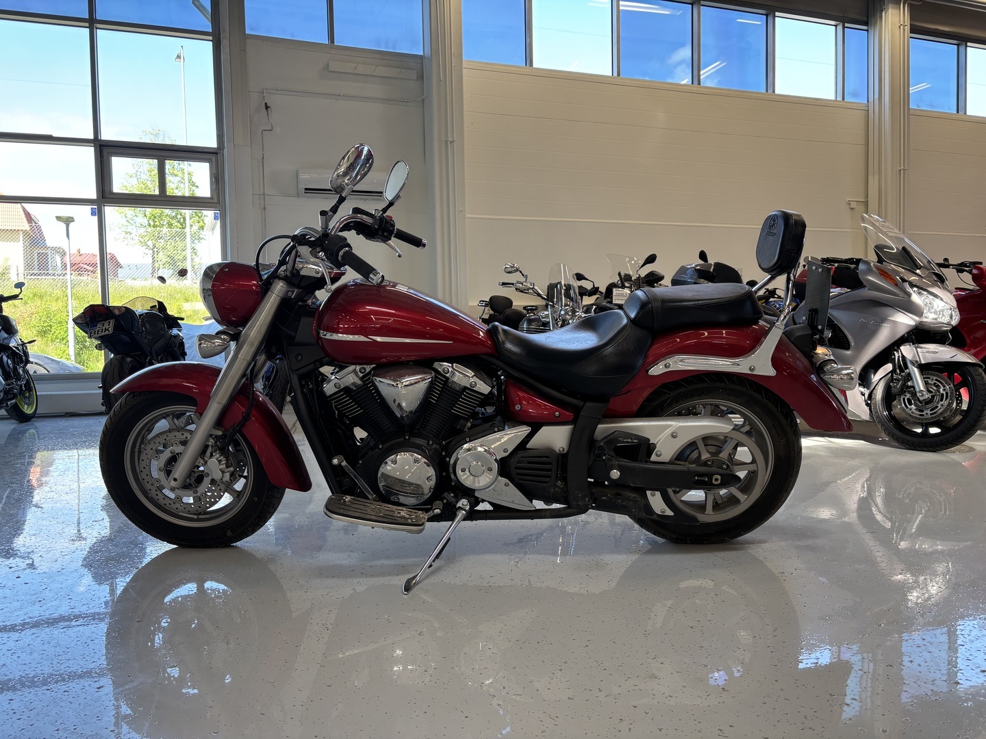 Yamaha - XVS - 1300 A Midnight Star // Juuri saapunut! / 1-om. / Suomi-pyörä / Sissybar // - Moottoripyörä