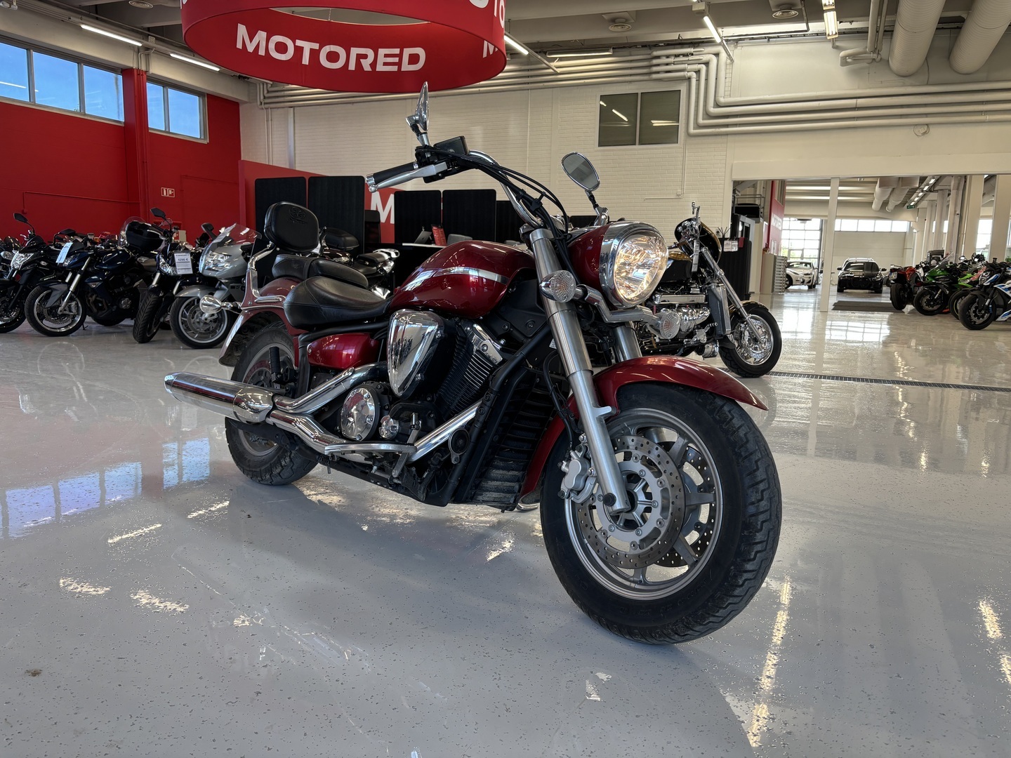 Yamaha - XVS - 1300 A Midnight Star // Juuri saapunut! / 1-om. / Suomi-pyörä / Sissybar // - Moottoripyörä