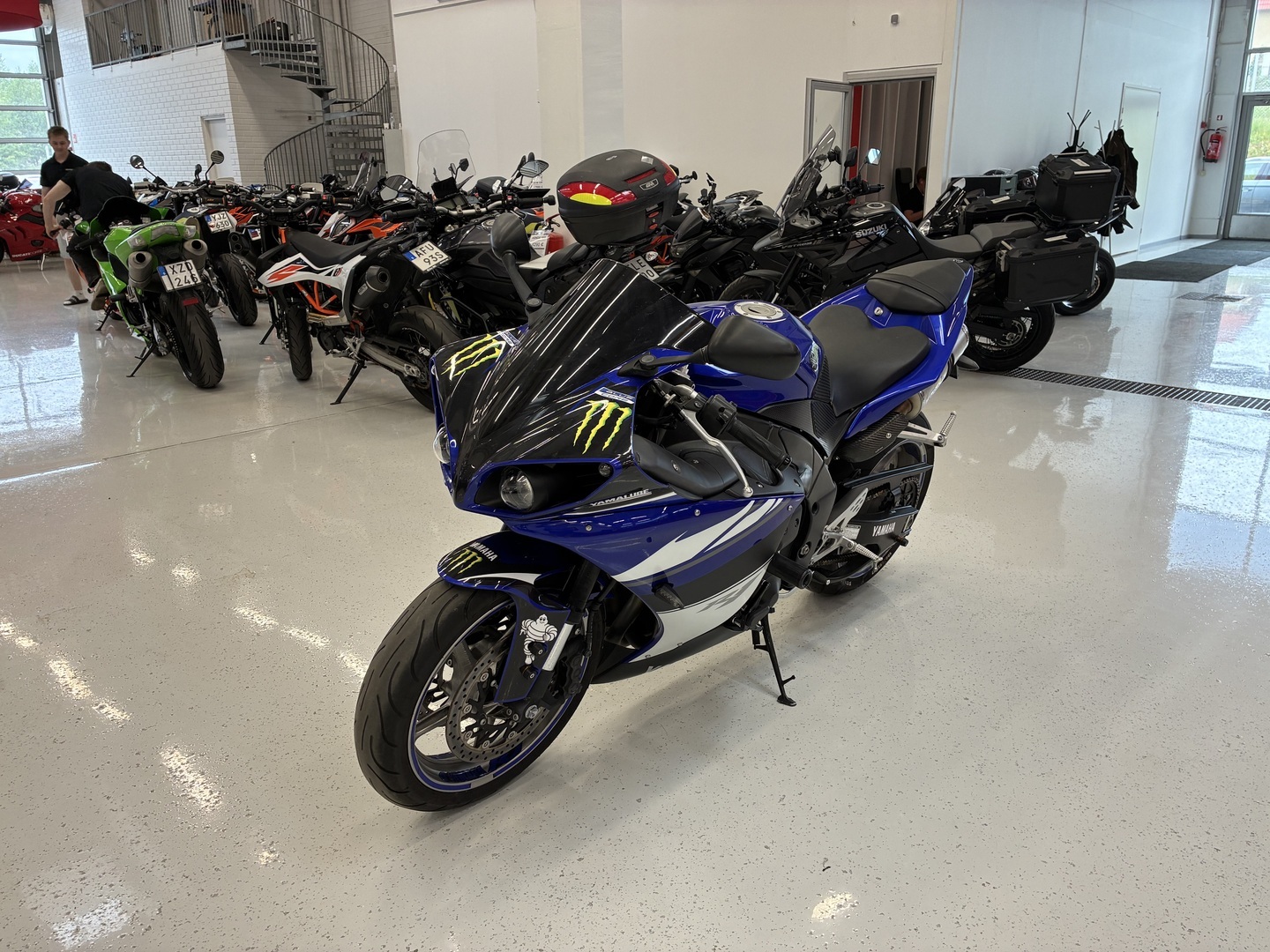 Yamaha - YZF-R1 - // Juuri saapunut! / Leovince / Kaatumatapit // - Moottoripyörä