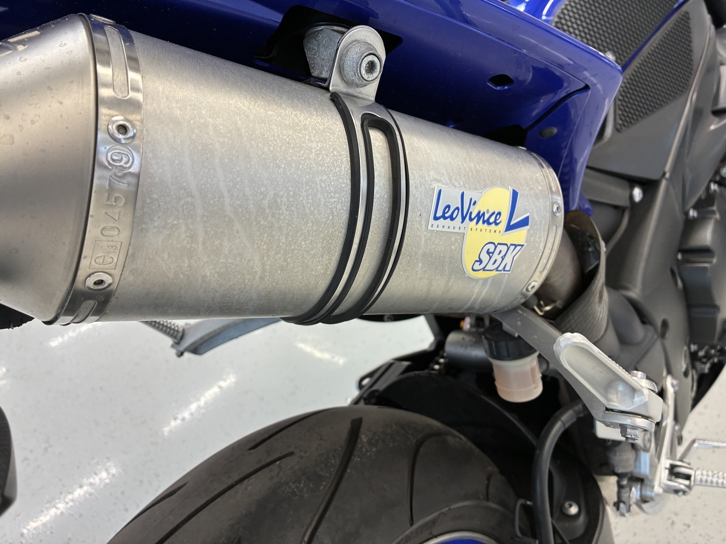Yamaha - YZF-R1 - // Juuri saapunut! / Leovince / Kaatumatapit // - Moottoripyörä