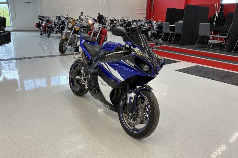 Yamaha - YZF-R1 - // Juuri saapunut! / Leovince / Kaatumatapit // - Moottoripyörä
