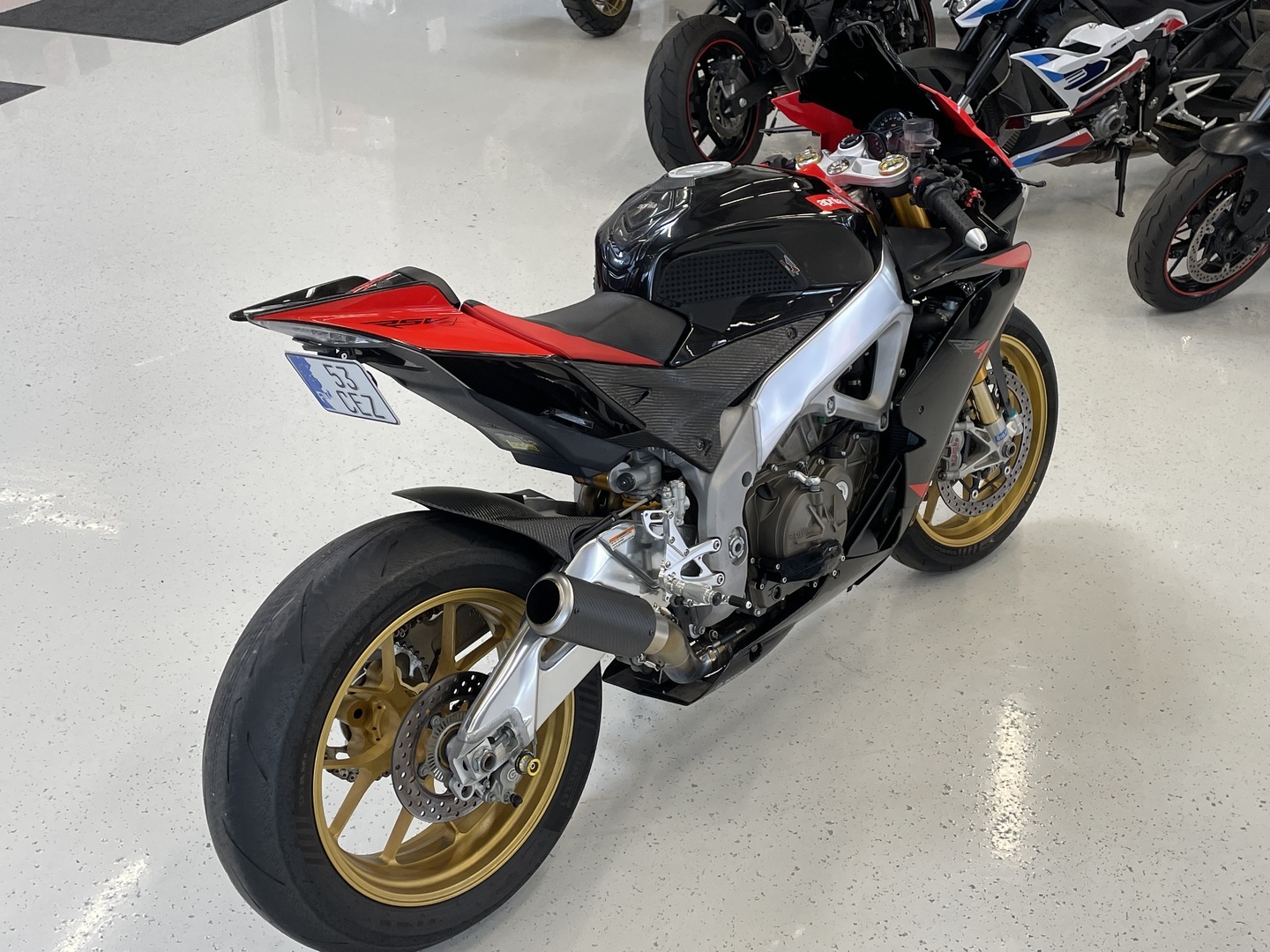 Aprilia - RSV4 - // Akrapovic / Öhlins / Rizoma / Shifteri / Juuri saapunut // - Moottoripyörä