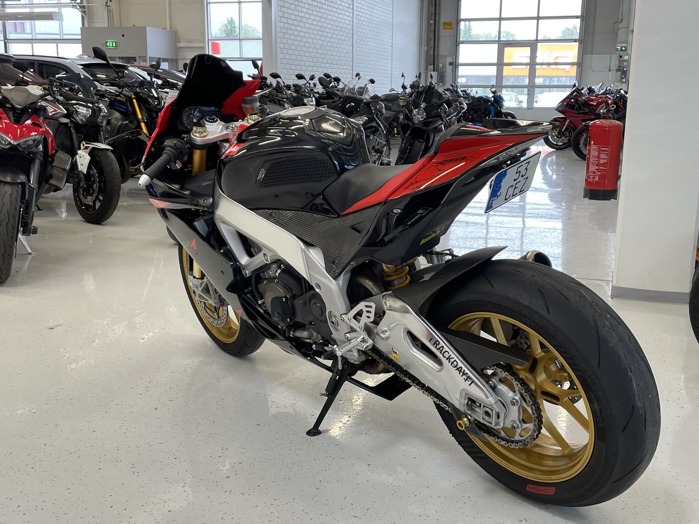 Aprilia - RSV4 - // Akrapovic / Öhlins / Rizoma / Shifteri / Juuri saapunut // - Moottoripyörä