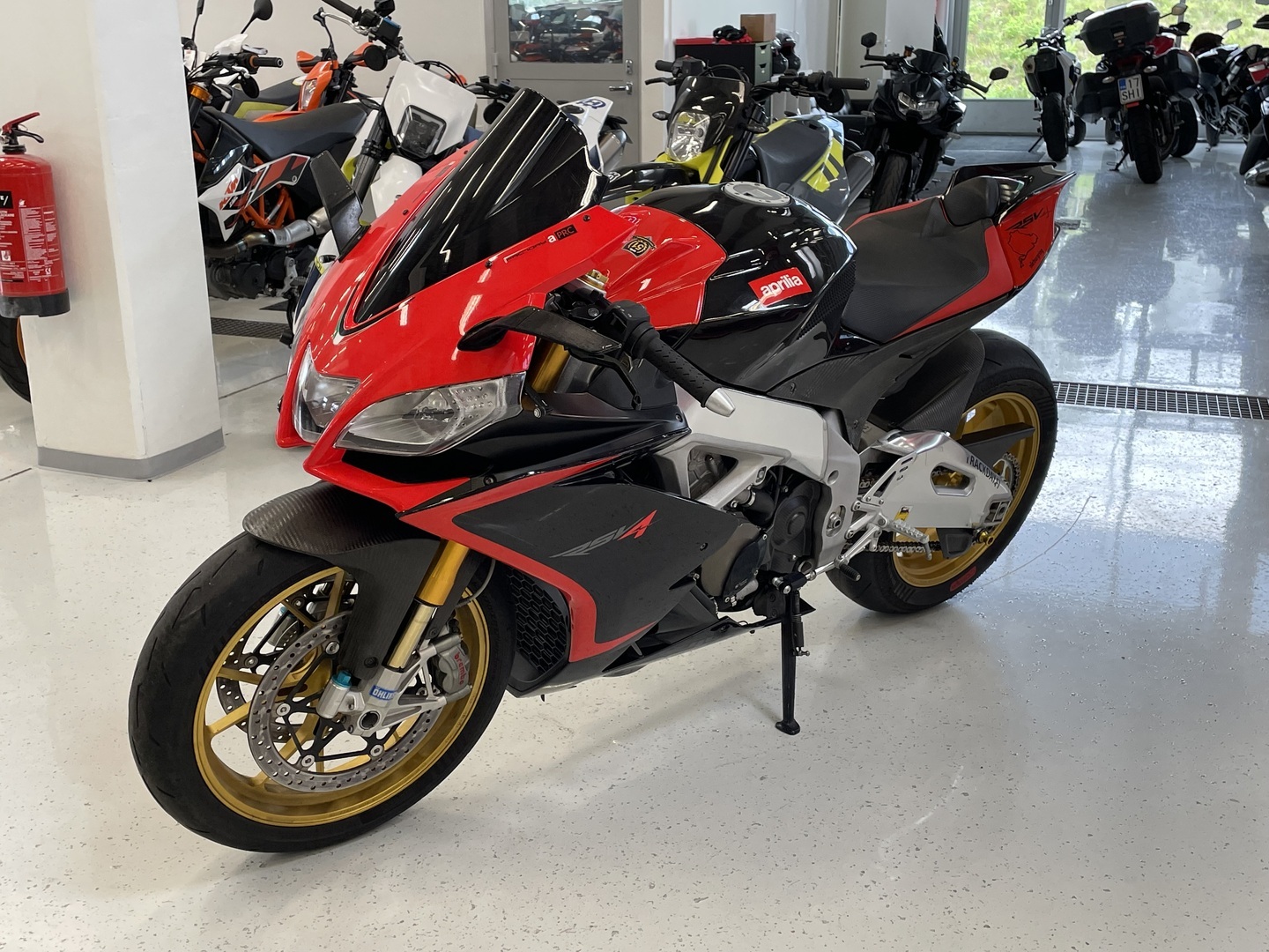 Aprilia - RSV4 - // Akrapovic / Öhlins / Rizoma / Shifteri / Juuri saapunut // - Moottoripyörä