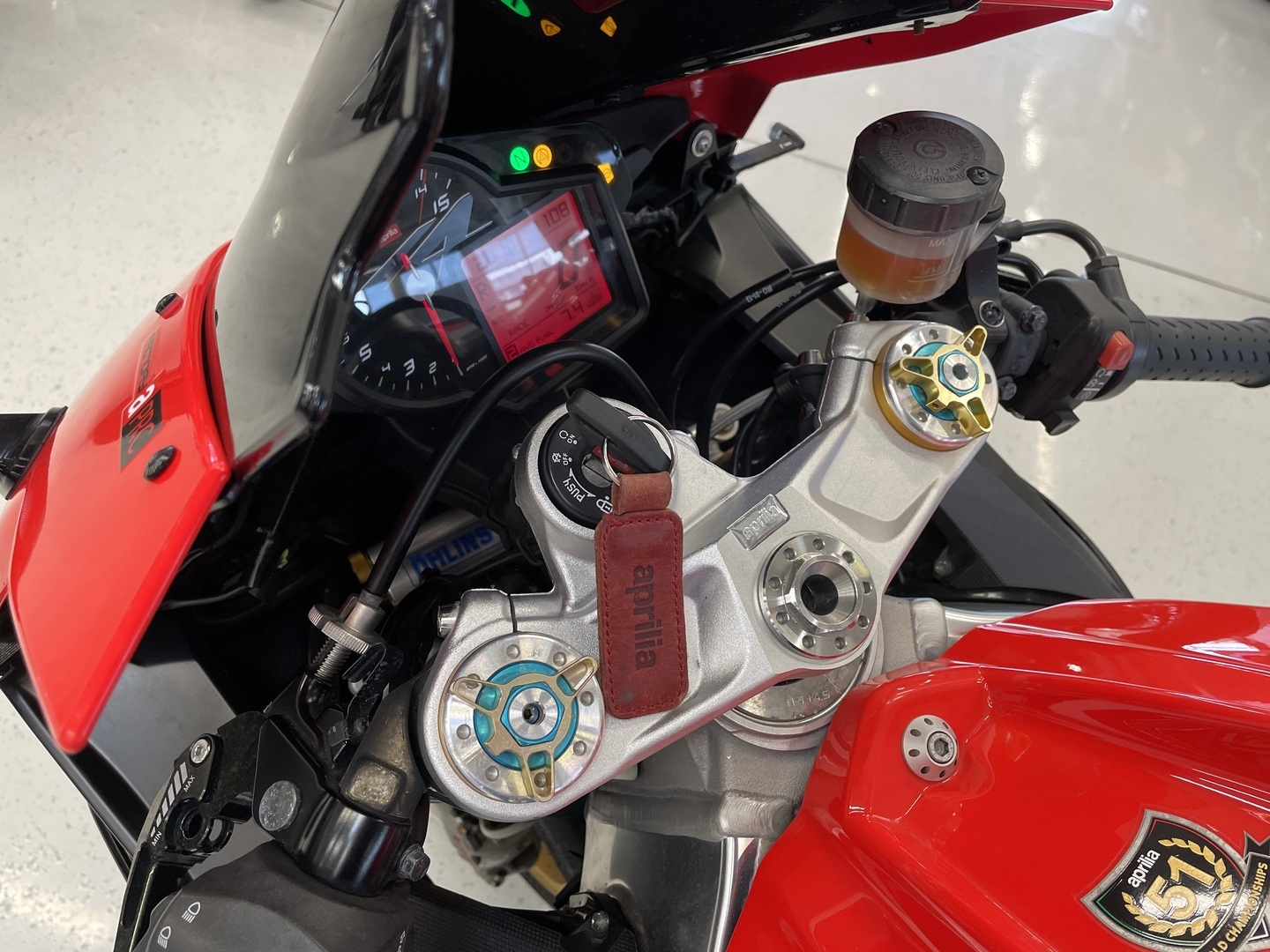 Aprilia - RSV4 - // Akrapovic / Öhlins / Rizoma / Shifteri / Juuri saapunut // - Moottoripyörä