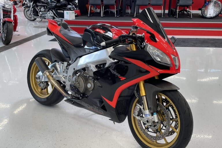 Aprilia - RSV4 - // Akrapovic / Öhlins / Rizoma / Shifteri / Juuri saapunut // - Moottoripyörä