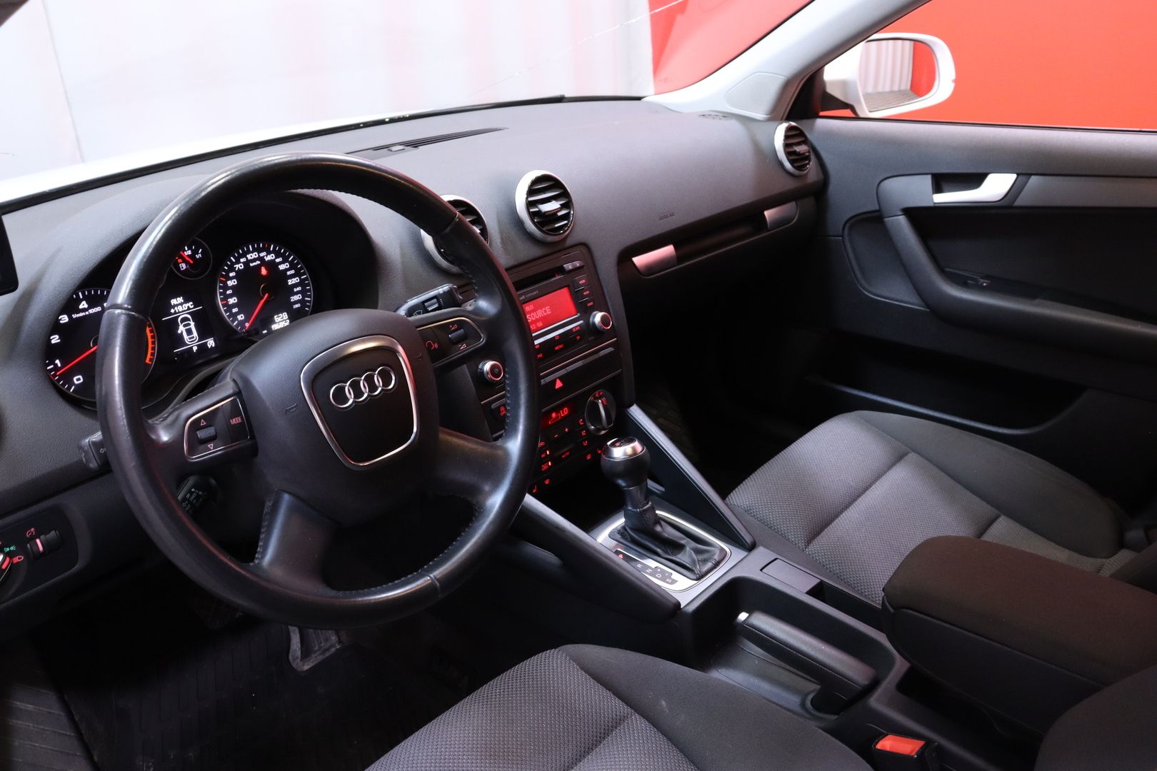 Audi - A3 - Sportback Attraction S line Business Plus 1,4 TFSI 92kW S tronic // Vakionopeudensäädin / Ilmastointi / 2x renkaat // - Viistoperä