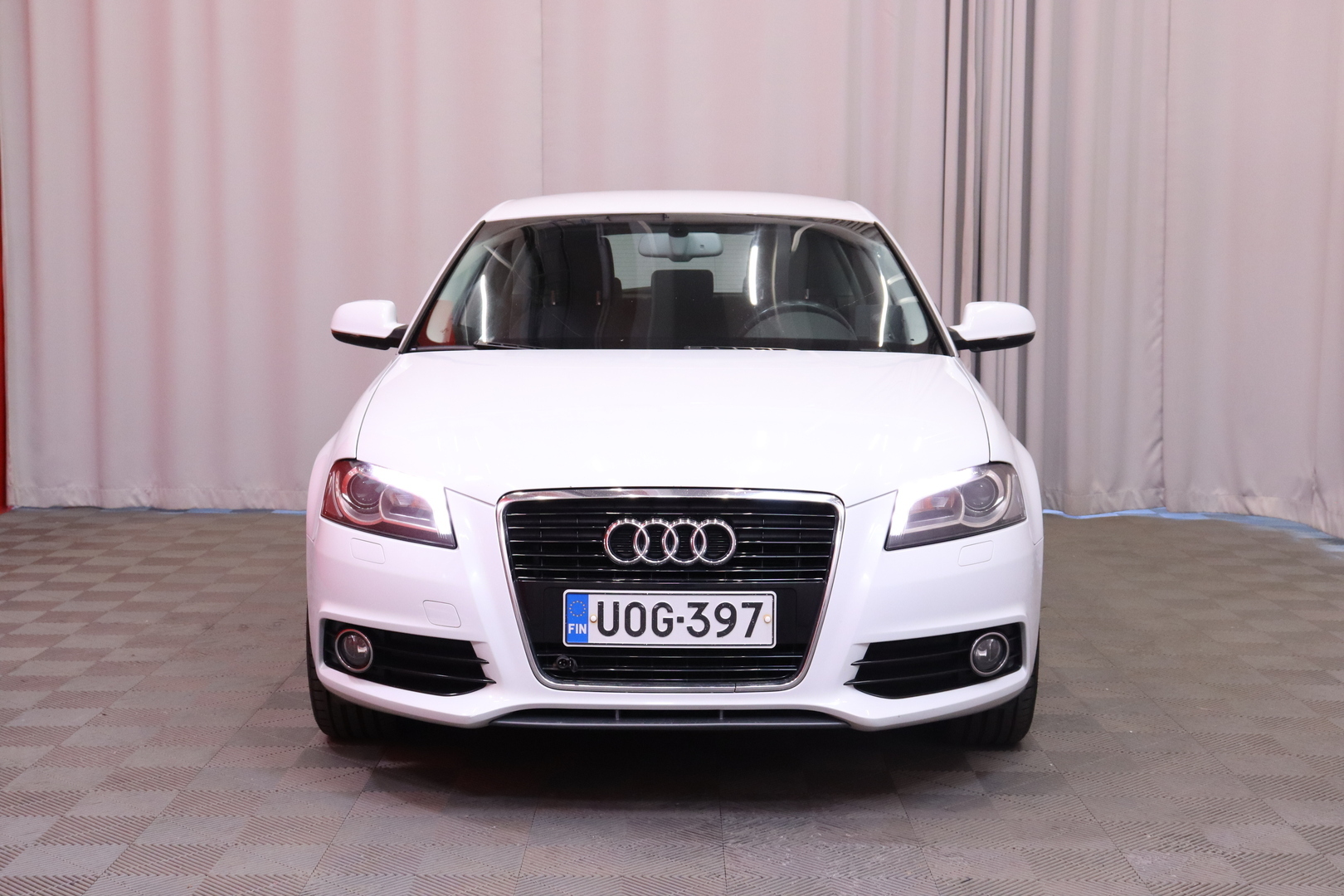 Audi - A3 - Sportback Attraction S line Business Plus 1,4 TFSI 92kW S tronic // Vakionopeudensäädin / Ilmastointi / 2x renkaat // - Viistoperä