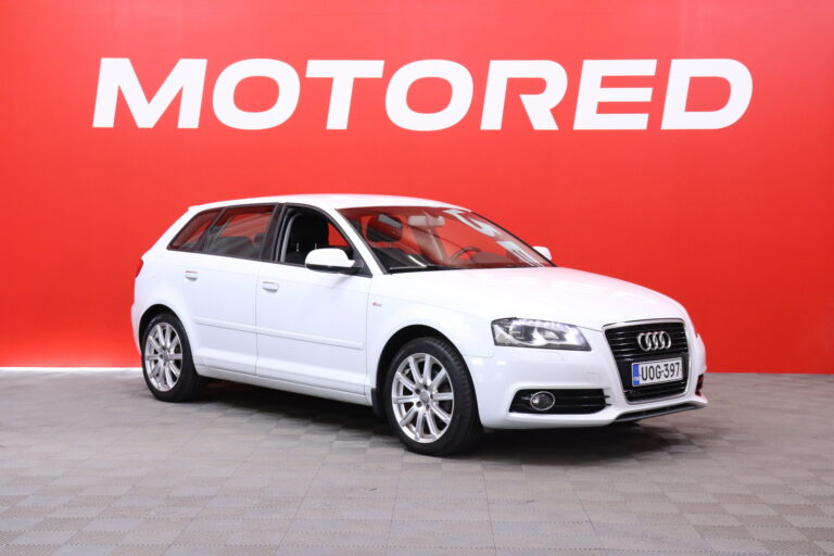 Audi - A3 - Sportback Attraction S line Business Plus 1,4 TFSI 92kW S tronic // Vakionopeudensäädin / Ilmastointi / 2x renkaat // - Viistoperä