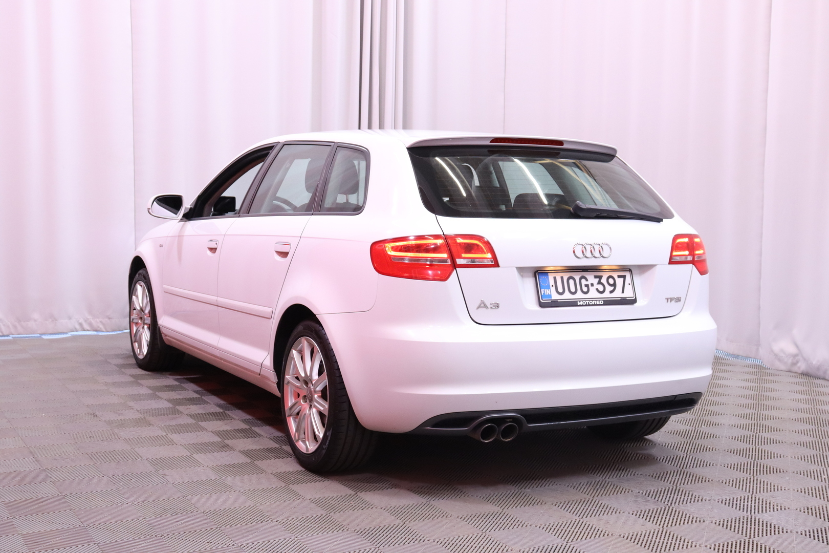 Audi - A3 - Sportback Attraction S line Business Plus 1,4 TFSI 92kW S tronic // Vakionopeudensäädin / Ilmastointi / 2x renkaat // - Viistoperä