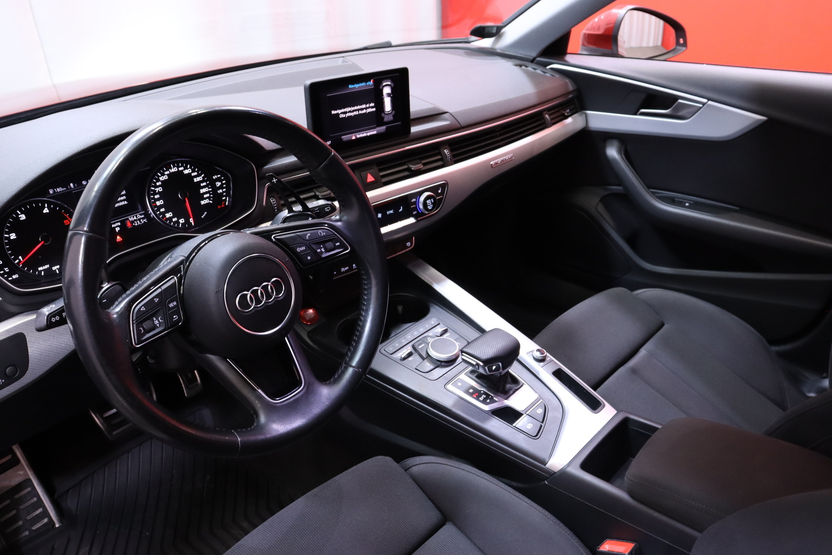 Audi - A4 - Avant Business Sport Comfort S line Edition 2,0 TDI 140 kW quattro S tronic // Suomi-auto / Webasto / Koukku // - Farmari