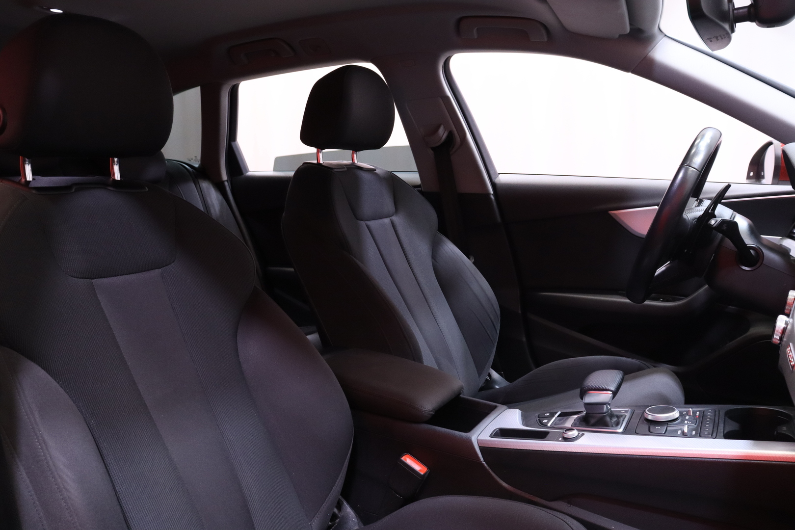 Audi - A4 - Avant Business Sport Comfort S line Edition 2,0 TDI 140 kW quattro S tronic // Suomi-auto / Webasto / Koukku // - Farmari