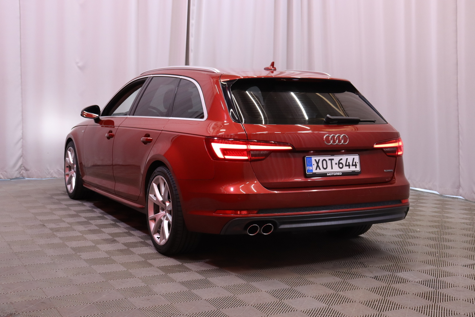 Audi - A4 - Avant Business Sport Comfort S line Edition 2,0 TDI 140 kW quattro S tronic // Suomi-auto / Webasto / Koukku // - Farmari