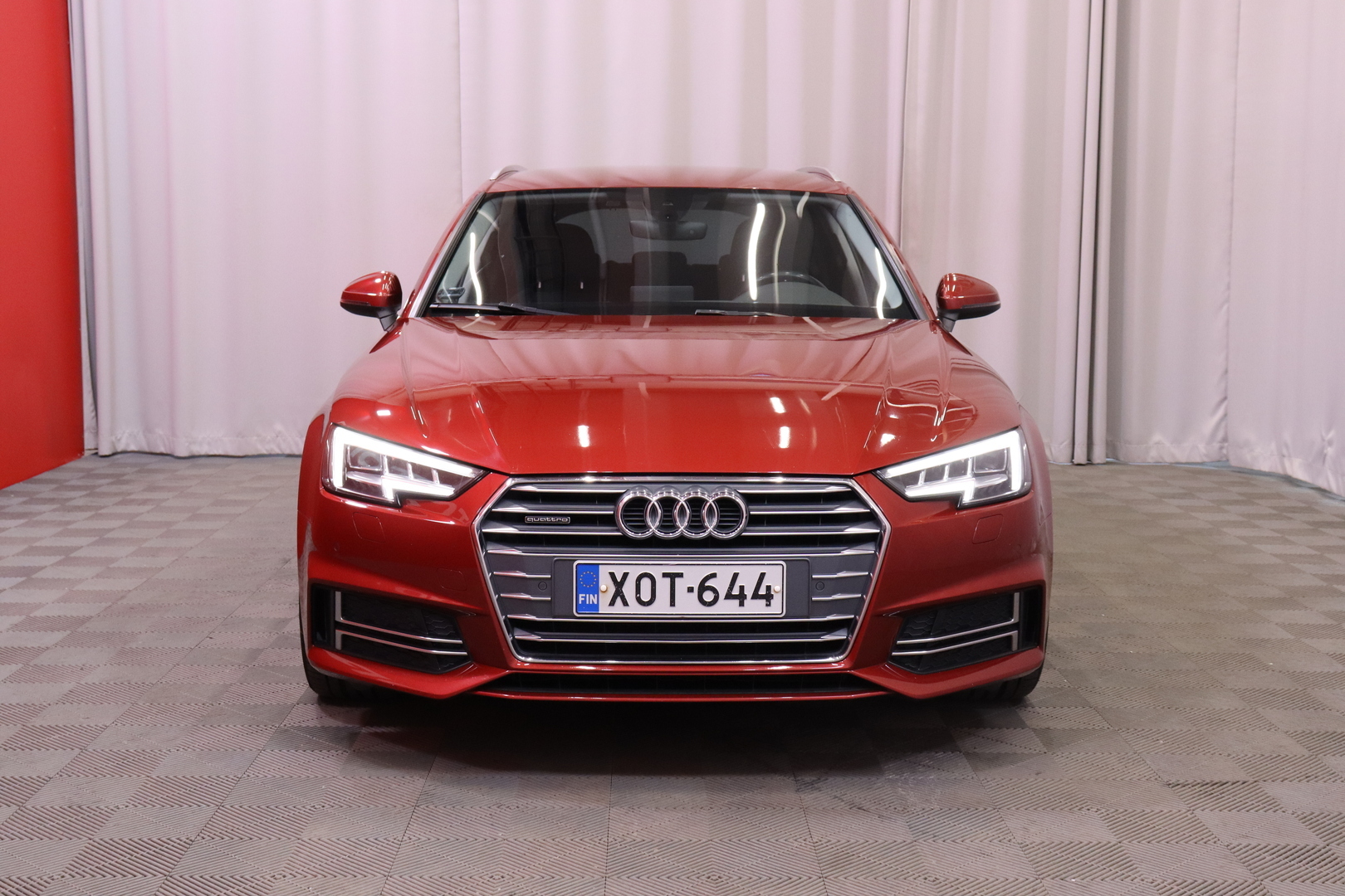 Audi - A4 - Avant Business Sport Comfort S line Edition 2,0 TDI 140 kW quattro S tronic // Suomi-auto / Webasto / Koukku // - Farmari