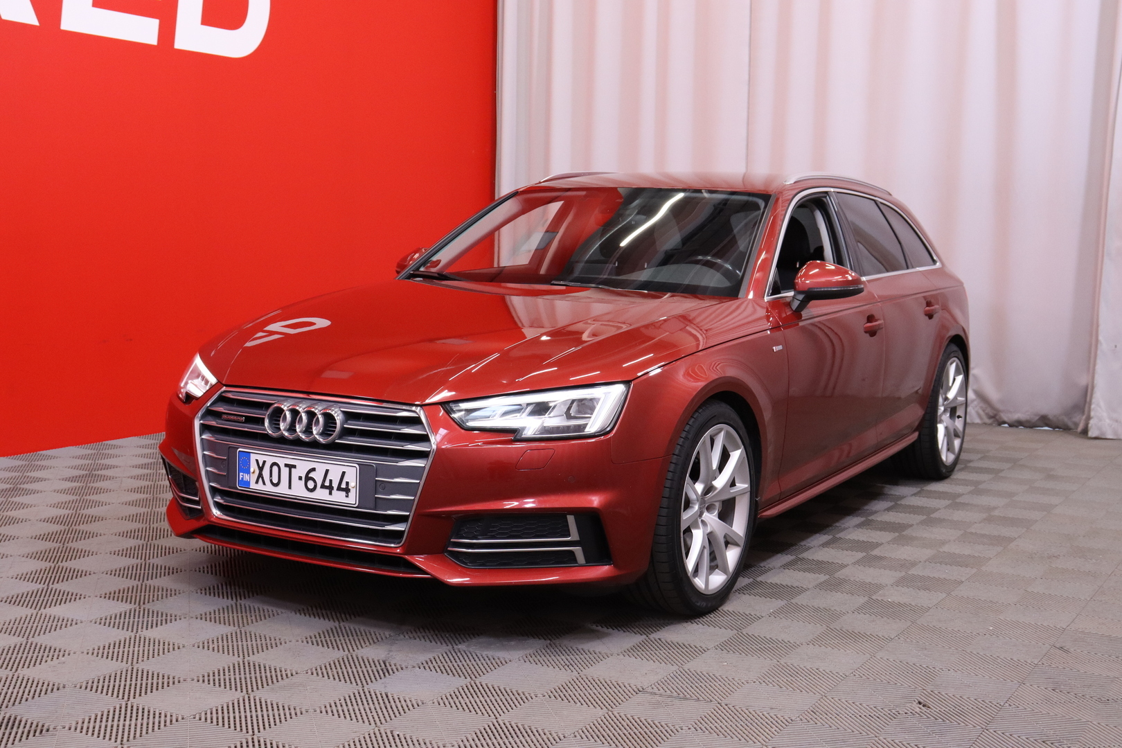 Audi - A4 - Avant Business Sport Comfort S line Edition 2,0 TDI 140 kW quattro S tronic // Suomi-auto / Webasto / Koukku // - Farmari