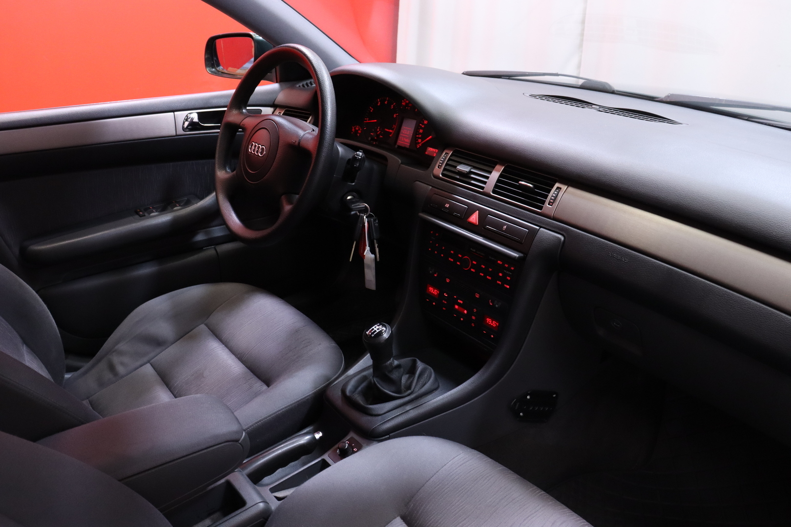 Audi - A6 - 4D SEDAN A6 2.4-4B/275 // MYYDÄÄN HUUTOKAUPAT.COM ! // - Sedan