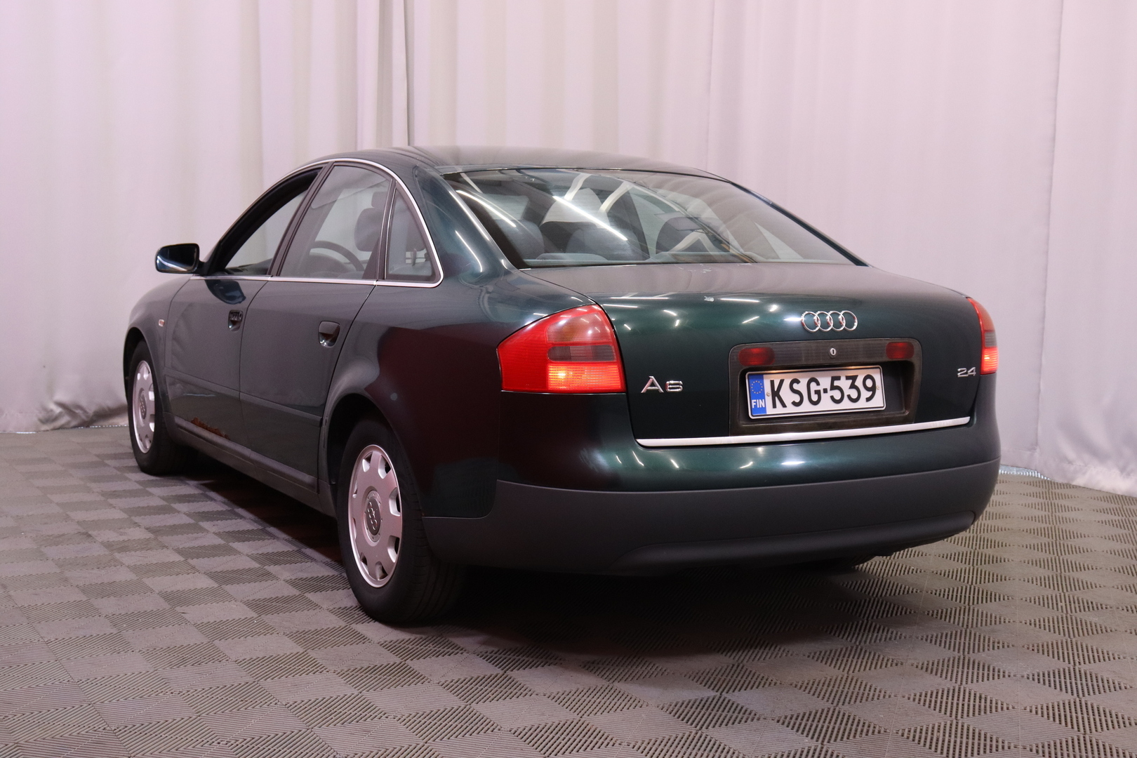 Audi - A6 - 4D SEDAN A6 2.4-4B/275 // MYYDÄÄN HUUTOKAUPAT.COM ! // - Sedan