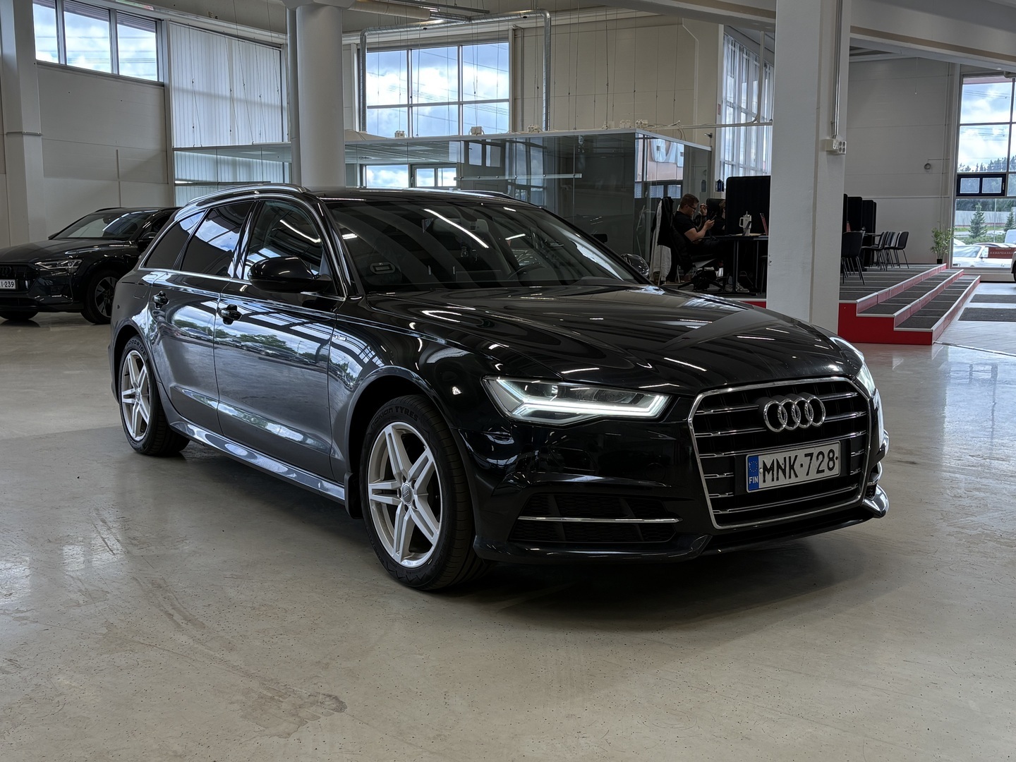 Audi - A6 - Avant S line Business Sport 2,0 TDI 110 kW ultra S tronic S-Line **Juuri Tullut! / Suomi-auto / Webasto / Kamera / Koukku** - Farmari