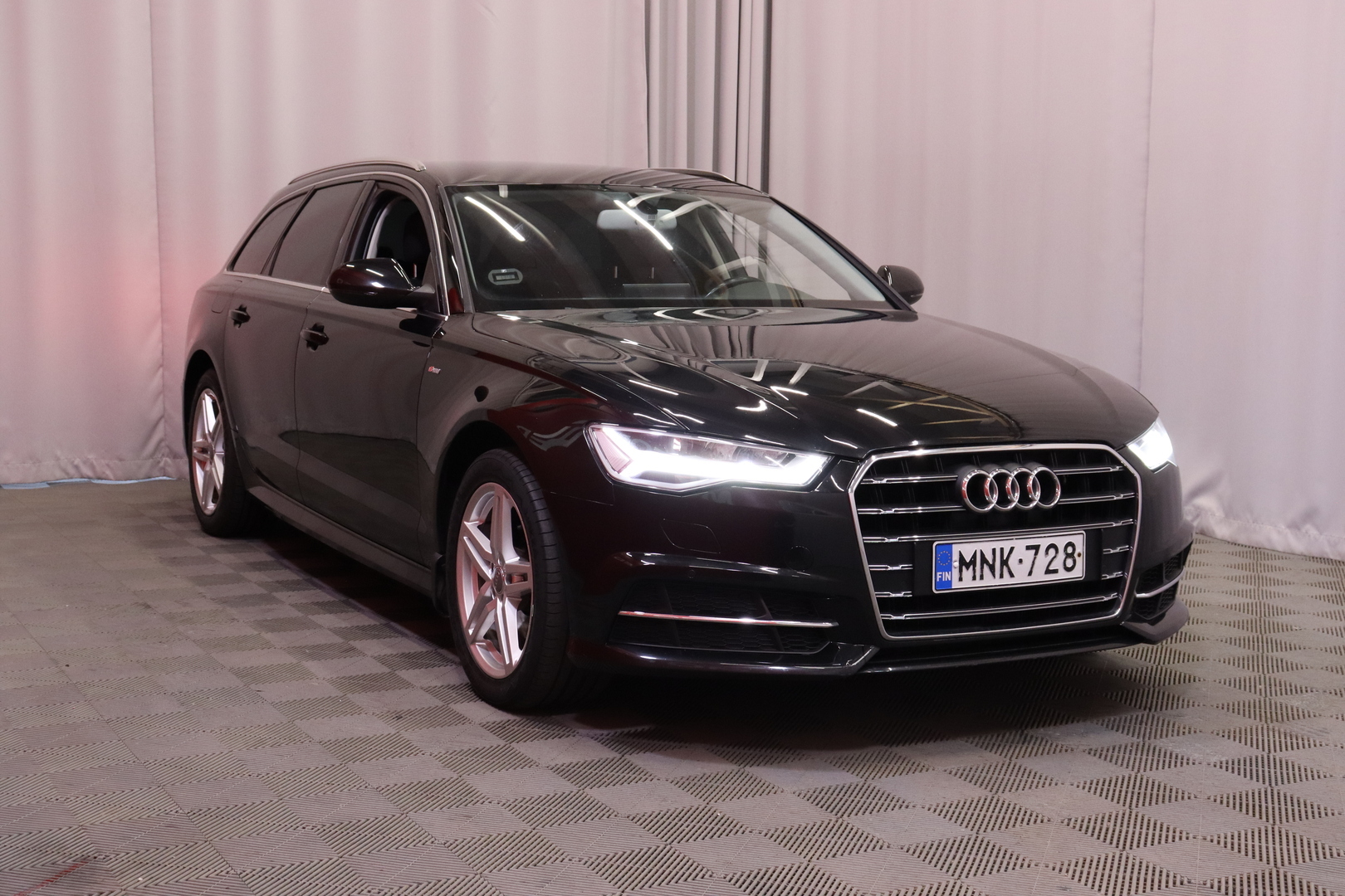 Audi - A6 - Avant S line Business Sport 2,0 TDI 110 kW ultra S tronic S-Line **Juuri Tullut! / Suomi-auto / Webasto / Kamera / Koukku** - Farmari