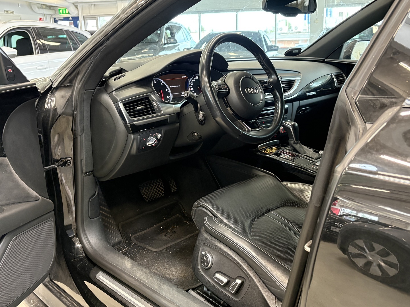 Audi - A7 - V6 BiTurbo 235kW S-line **Ilma-alusta / MMI Plus / HUD / Adapt. vakkari / Matrix LED / Keyless / Lisälämmitin** - Viistoperä