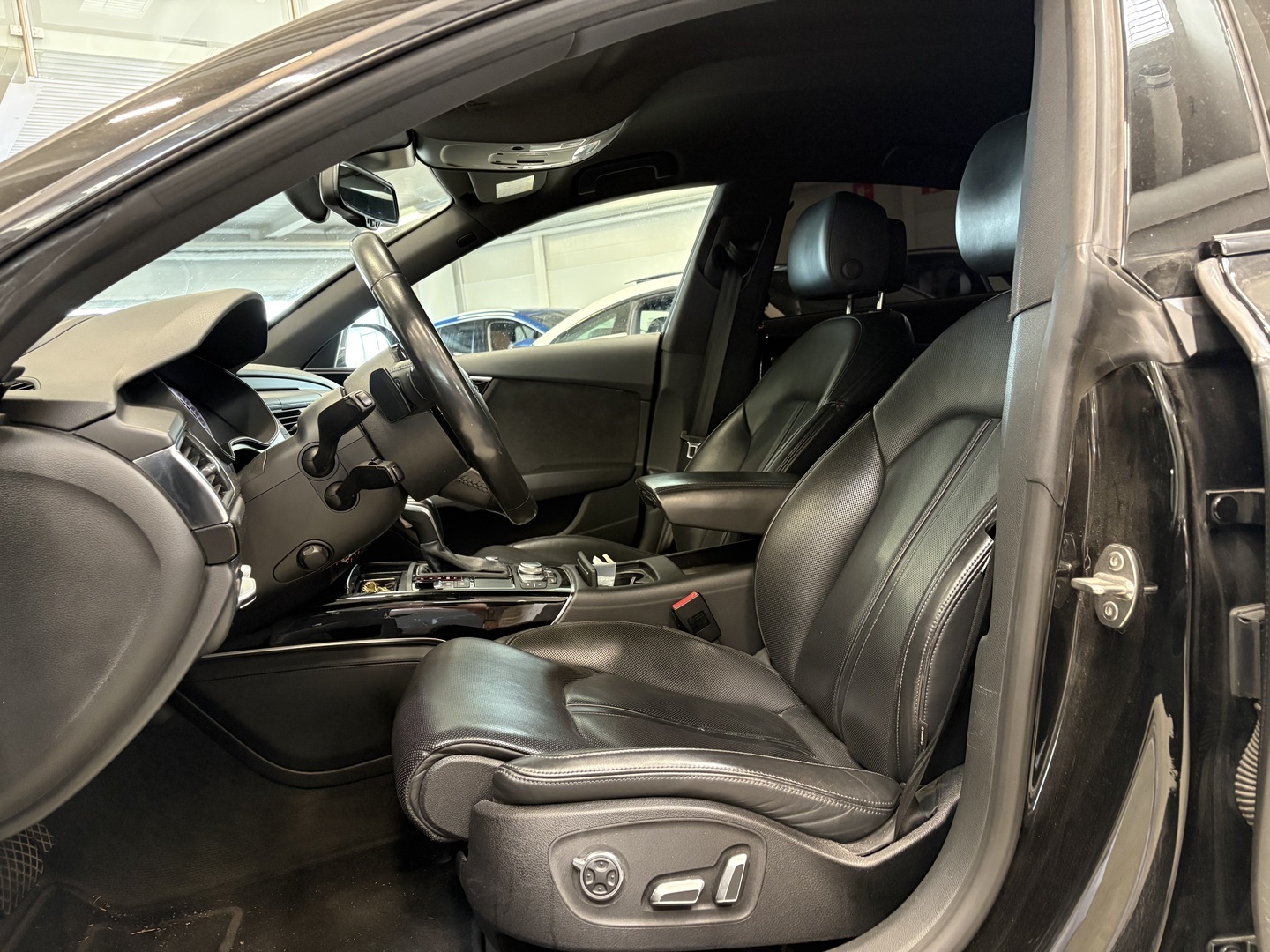 Audi - A7 - V6 BiTurbo 235kW S-line **Ilma-alusta / MMI Plus / HUD / Adapt. vakkari / Matrix LED / Keyless / Lisälämmitin** - Viistoperä