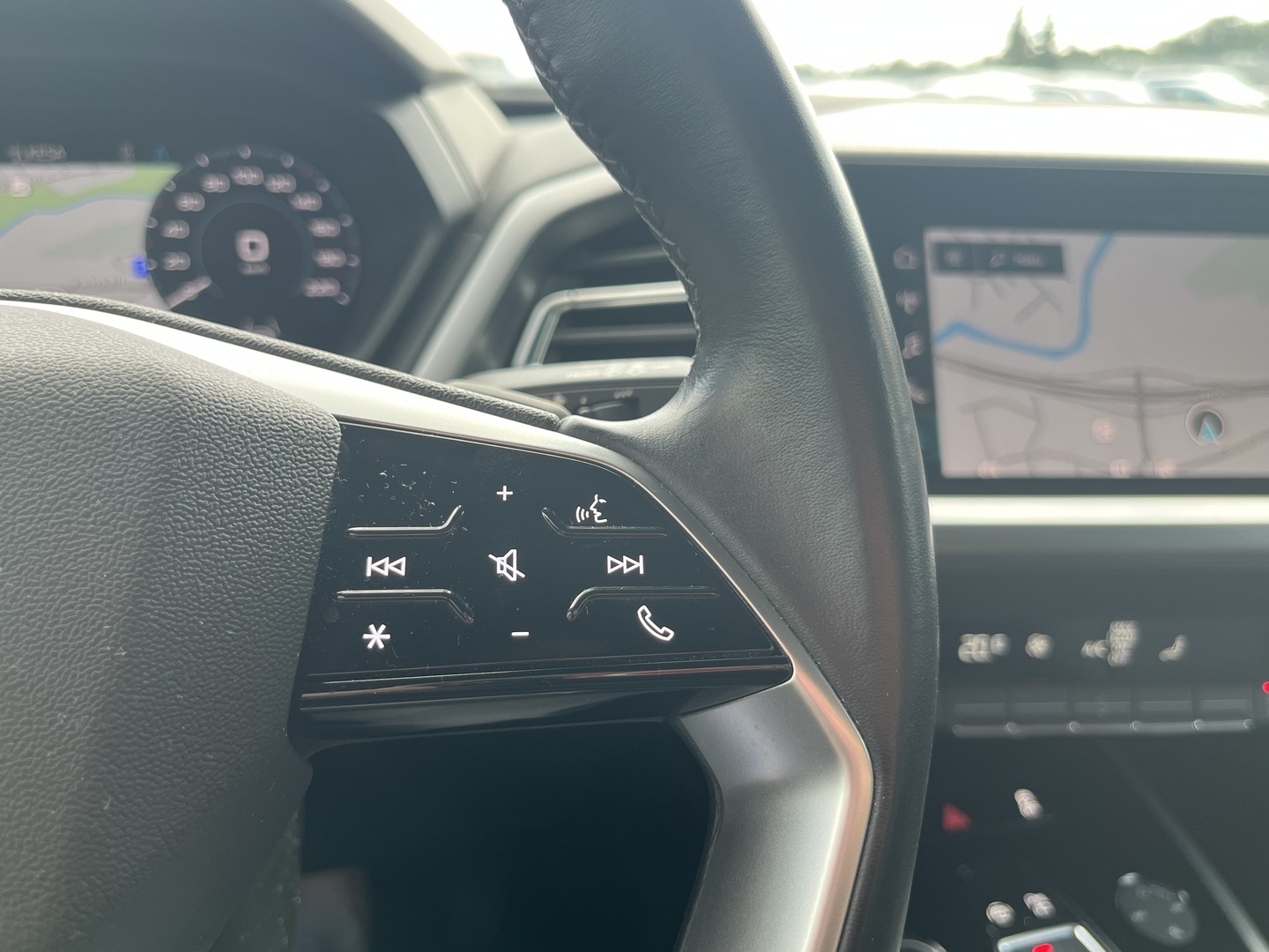 Audi - Q4 e-tron - 50 quattro // Matrix LED / Sonos Audio / ACC / Muistipenkki / Kamera / Sporttipenkit // - Farmari