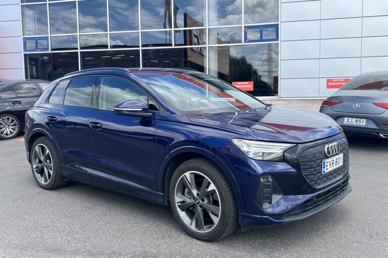 Audi - Q4 e-tron - 50 quattro // Matrix LED / Sonos Audio / ACC / Muistipenkki / Kamera / Sporttipenkit // - Farmari