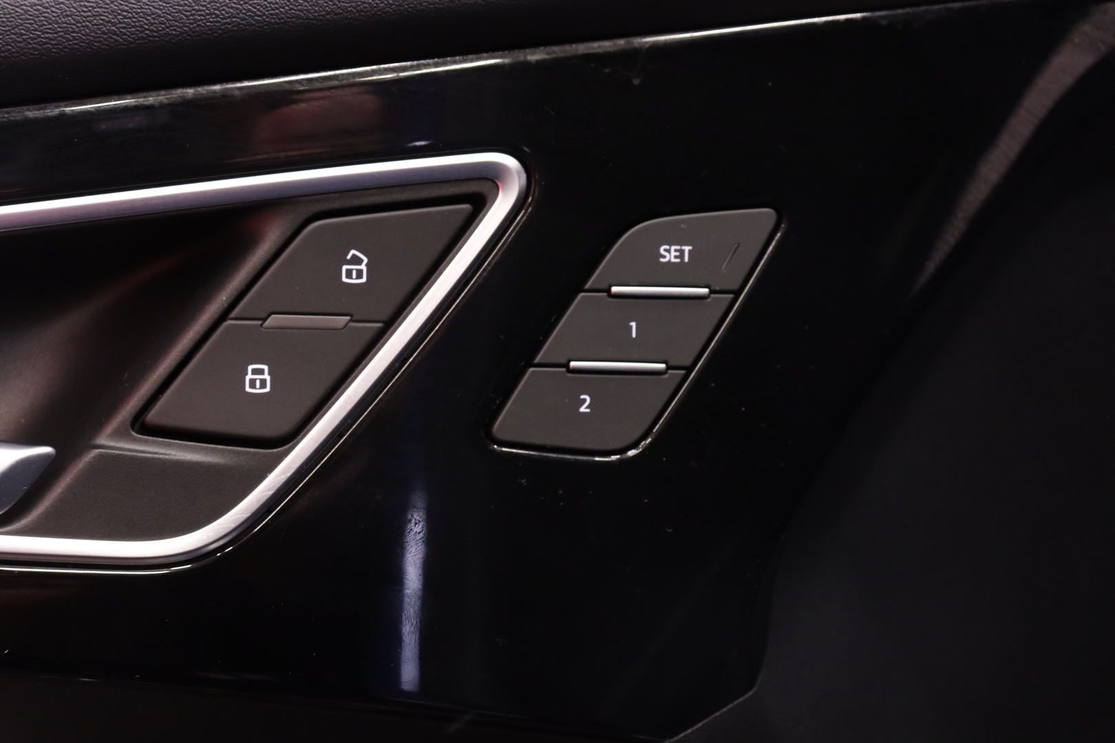 Audi - Q4 e-tron - 50 quattro // Matrix LED / Sonos Audio / ACC / Muistipenkki / Kamera / Sporttipenkit // - Farmari