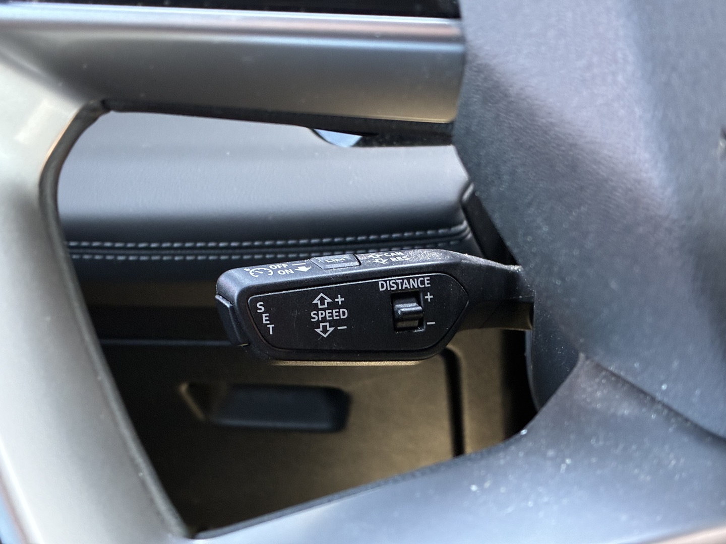 Audi - Q6 e-tron - quattro - Maastoauto