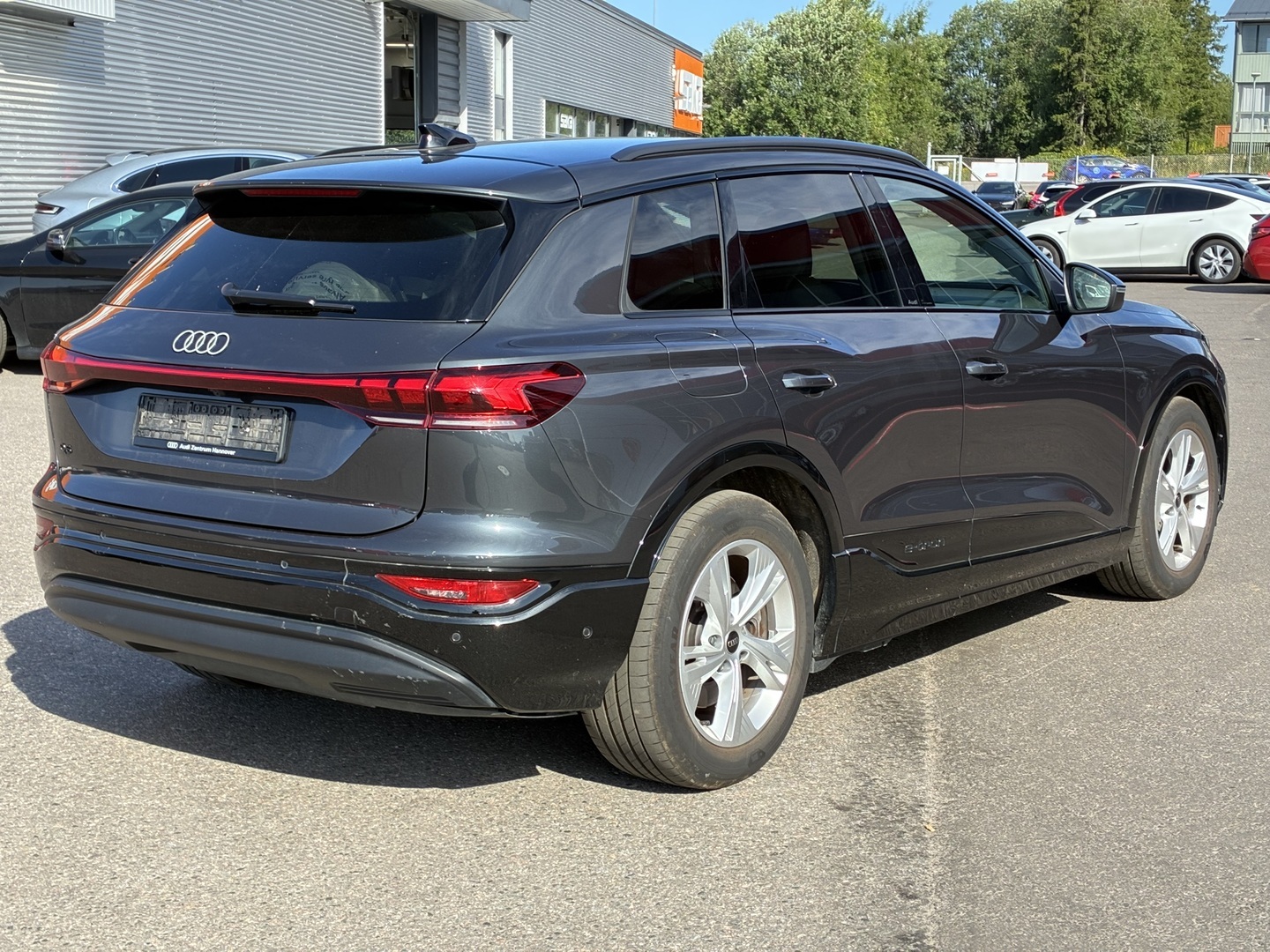 Audi - Q6 e-tron - quattro - Maastoauto