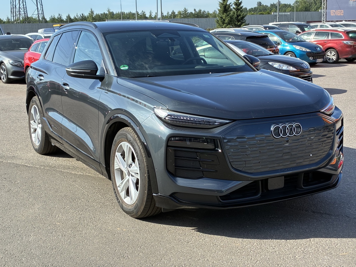 Audi - Q6 e-tron - quattro - Maastoauto