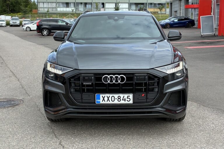AUDI Q8