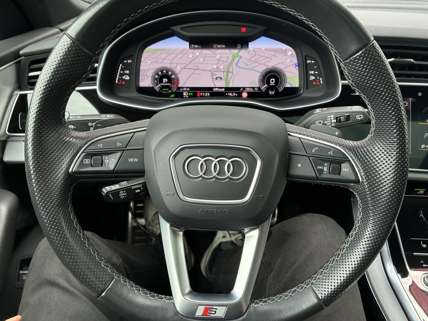 Audi - Q8 - 60 TFSI e 340 kW quattro tiptronic S Line - Maastoauto