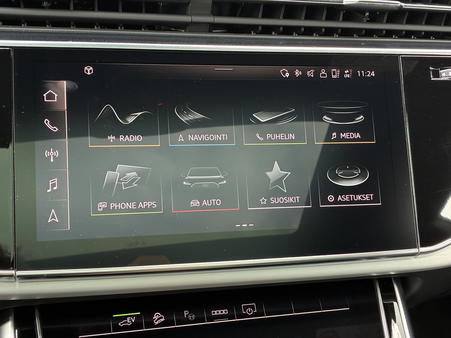 Audi - Q8 - 60 TFSI e 340 kW quattro tiptronic S Line - Maastoauto