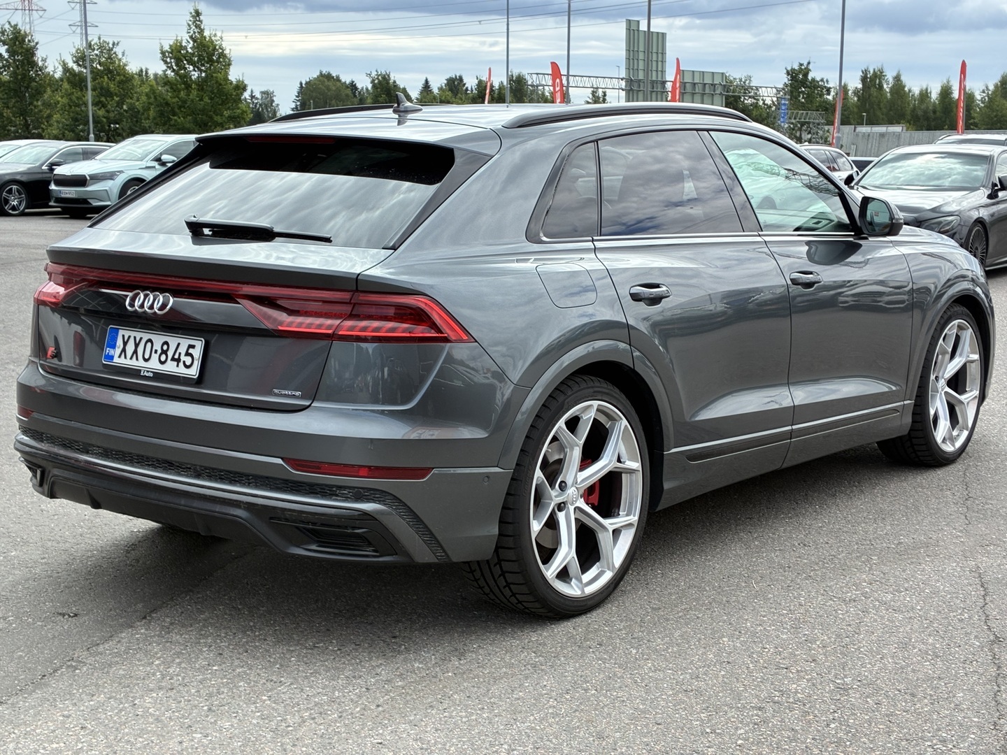 Audi - Q8 - 60 TFSI e 340 kW quattro tiptronic S Line - Maastoauto